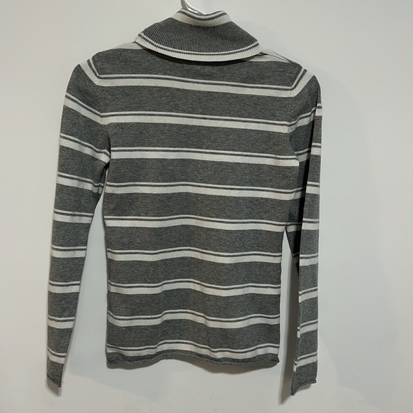 BANANA Republic Turtle Neck Long Sleeve Shirt Grey and White Striped Size Small - Picture 6 of 8